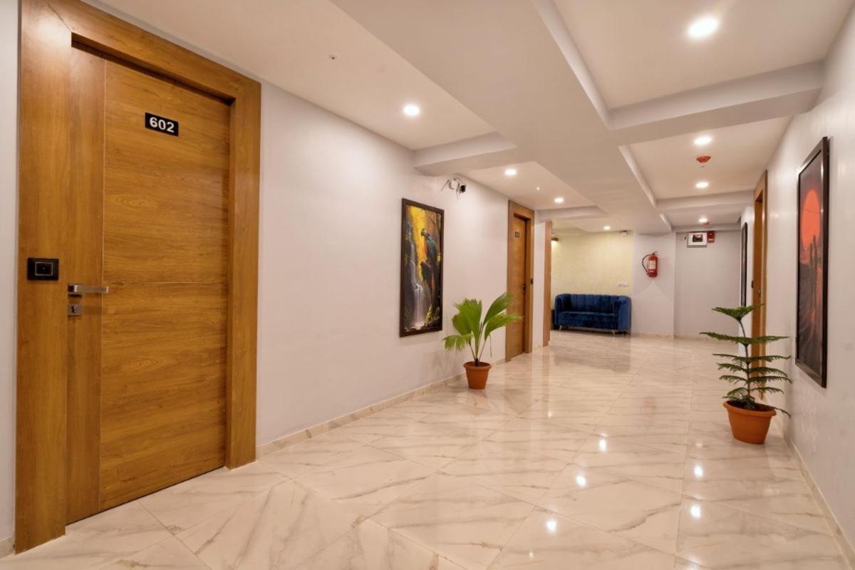Hotel Royal 24 Ahmedabad Esterno foto