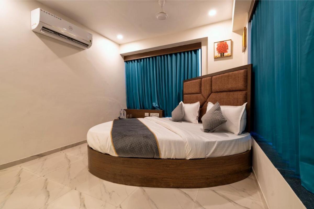 Hotel Royal 24 Ahmedabad Esterno foto