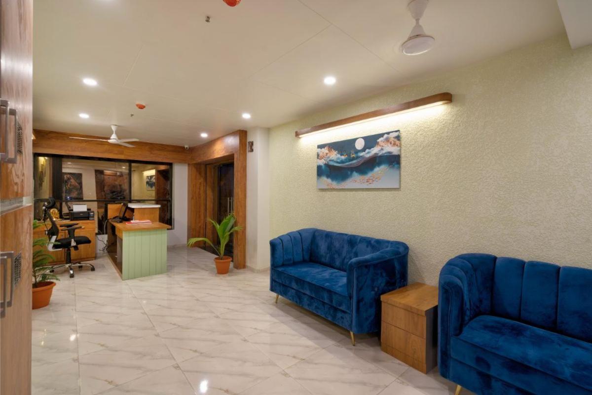 Hotel Royal 24 Ahmedabad Esterno foto