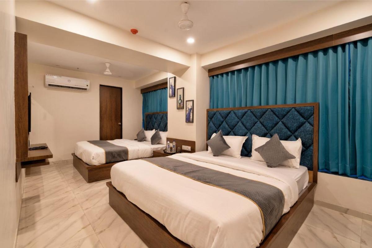 Hotel Royal 24 Ahmedabad Esterno foto
