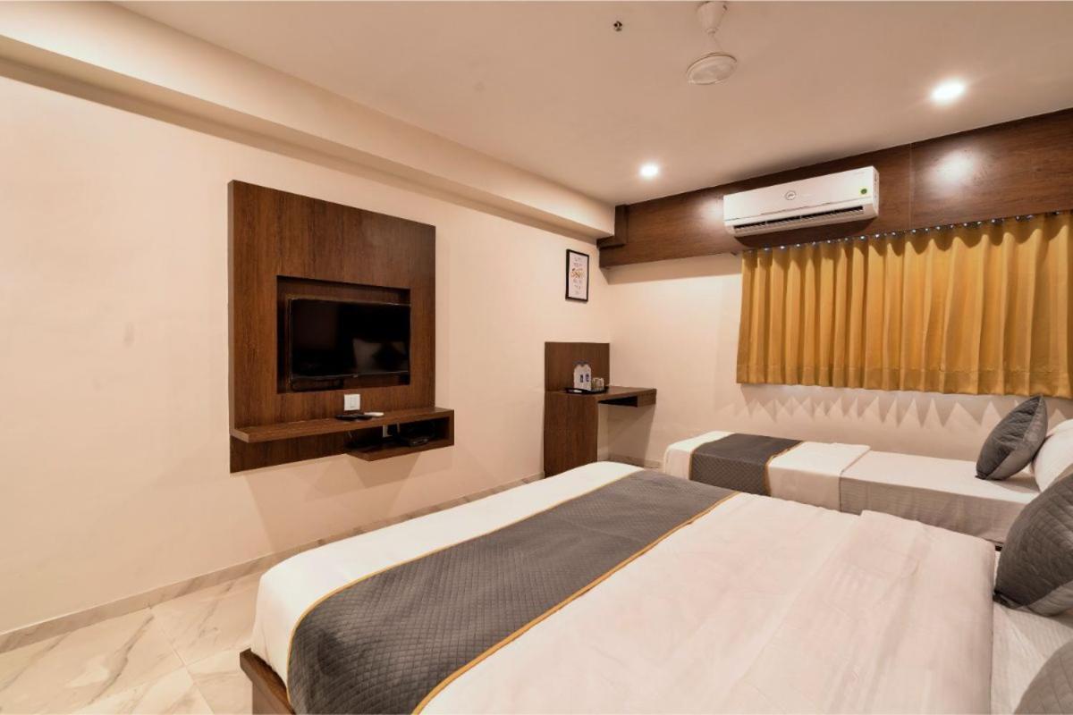 Hotel Royal 24 Ahmedabad Esterno foto